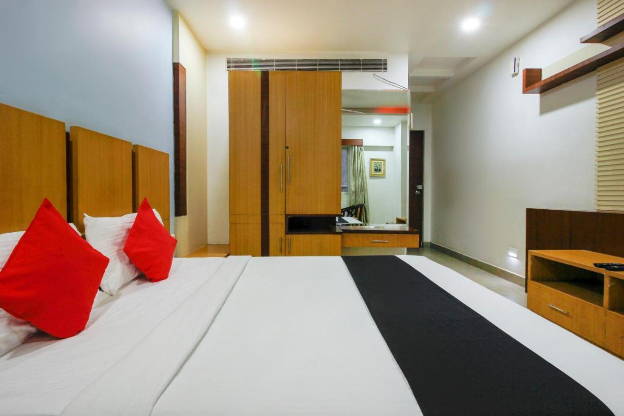 Capital O 66968 Haveli The Landmark Hotel Warangal Luaran gambar