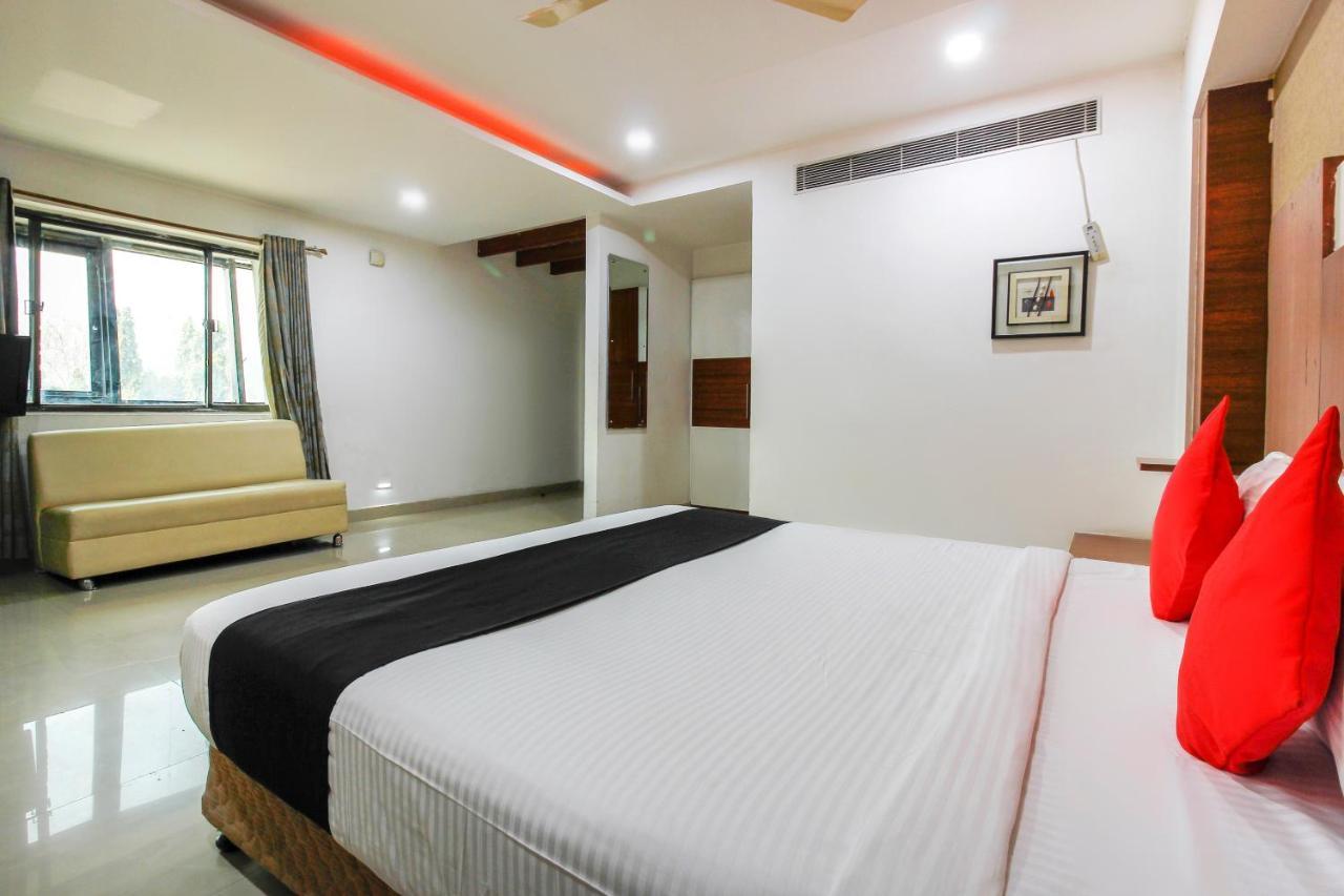Capital O 66968 Haveli The Landmark Hotel Warangal Luaran gambar