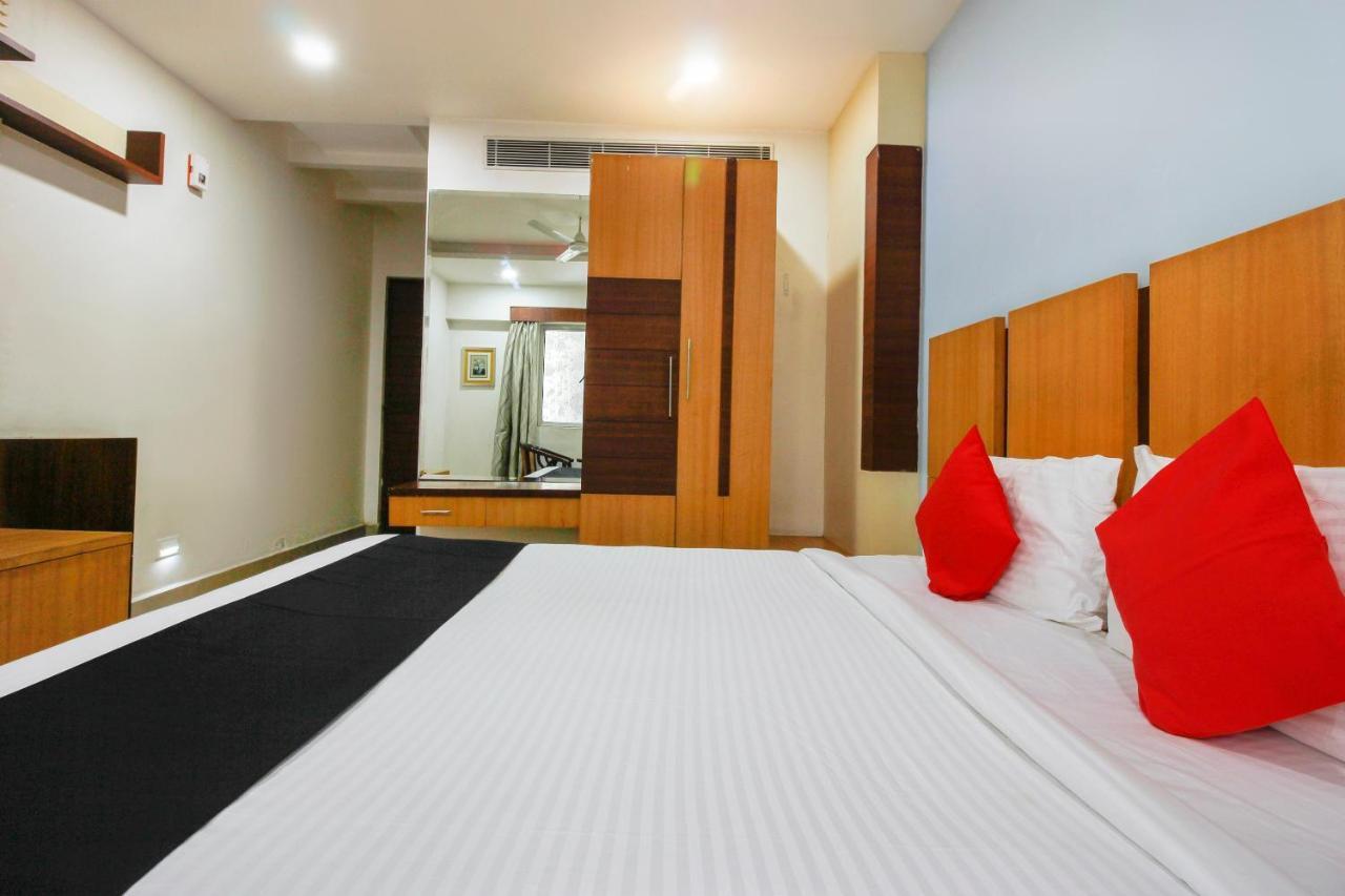 Capital O 66968 Haveli The Landmark Hotel Warangal Luaran gambar